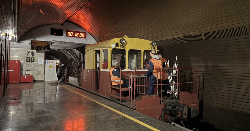 Метро Києва поступово відновлює роботу на всіх трьох лініях – Кличко