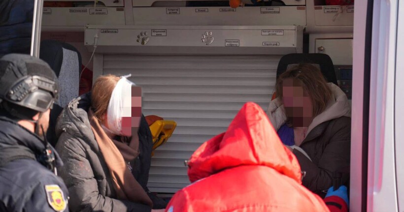 Росіяни завдали удару по пологовому будинку Запоріжжя: поранено сім людей