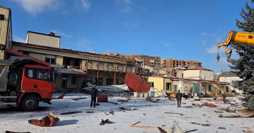 Росіяни вдарили трьома ФАБ-250 по Словʼянську: загинула людина