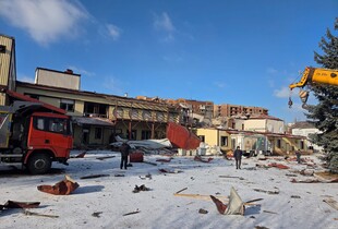 Росіяни вдарили трьома ФАБ-250 по Словʼянську: загинула людина