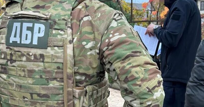 На Київщині керівник РТЦК незаконно вилучив вісім вантажівок у підприємців