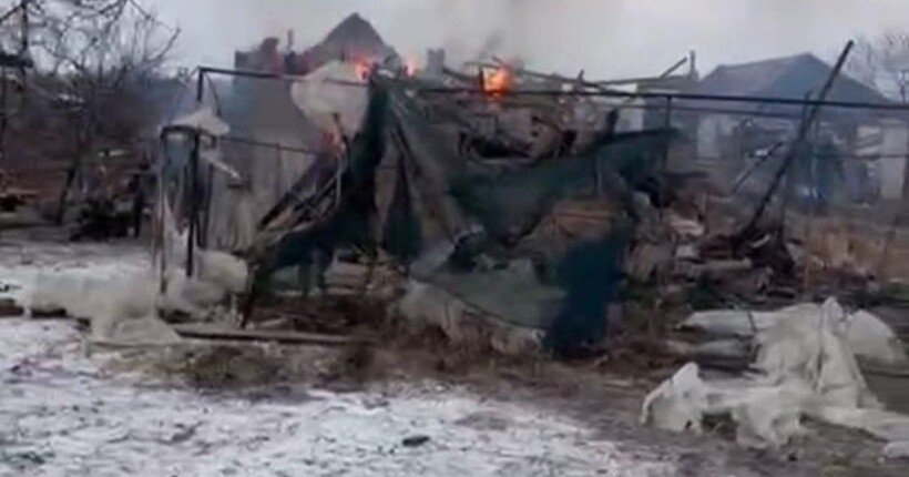 На Донеччині росіяни скинули бомбу на будинок, в якому перебувала родина з трьома дітьми