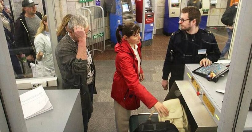 В метрополітені Москви в пасажирів перевірятимуть мобільні телефони - ЦПД
