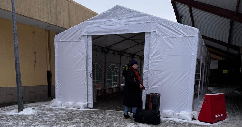 На вокзалі Перемишля встановили пункт обігріву – Укрзалізниця