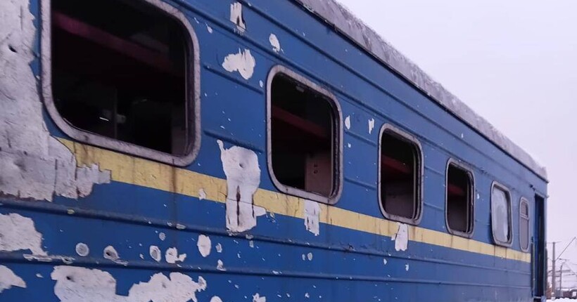 Ворог атакував залізницю на Сумщині: поранена працівниця, пошкоджені станція, тепловоз і 