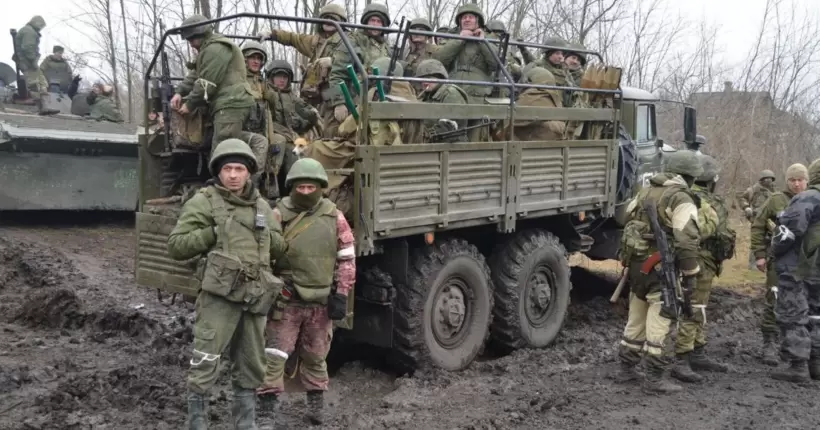 Окупанти стягують в Маріуполь солдатів та техніку для наступу на Вугледар, - Андрющенко 