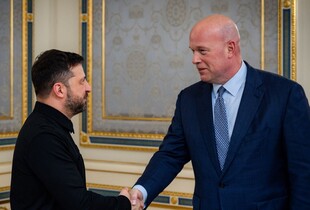 США продовжать постачати Україні наступальну зброю до підписання мирної угоди – Вітакер