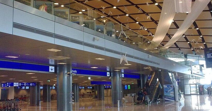 Польща зупинила роботу двох аеропортів поблизу України під час російських обстрілів