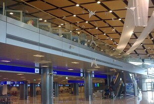 Польща зупинила роботу двох аеропортів поблизу України під час російських обстрілів