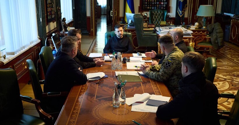 Зеленський заслухав доповідь переговорної команди після контактів з представниками Білого дому і Кремля