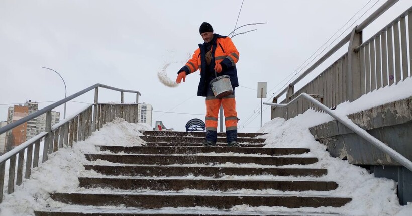 У Києві на дорогах очікується ожелидиця: в КМДА дали поради водіям і пішоходам 