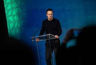 Сіярто зробив скандальну заяву про нелегальне переправлення українців через кордон