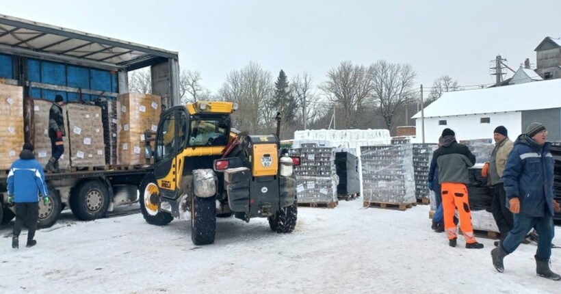 Папа Римський передав Україні генератори, ліки  і гуманітарку