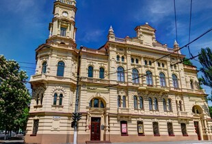 Під час окупації Херсона вивезли понад 10 000 експонатів з музею: правоохоронці повідомили про підозру двом особам