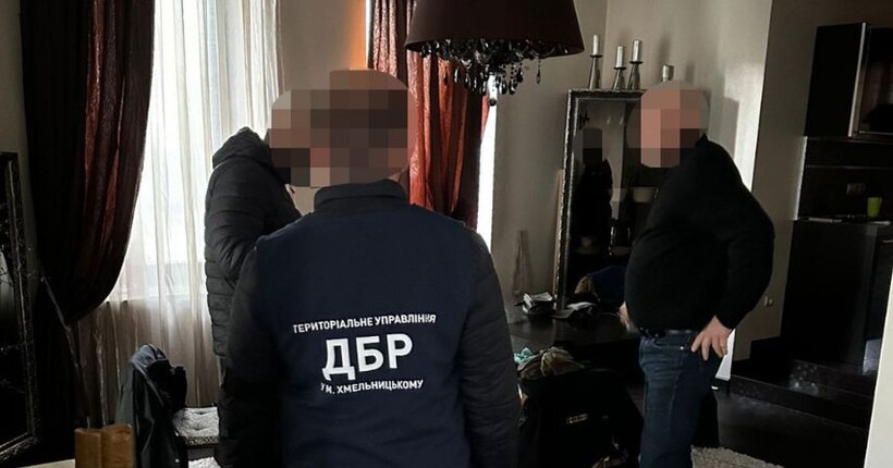 Посадовець міграційної служби на Хмельниччині приховав майно на 30 млн грн