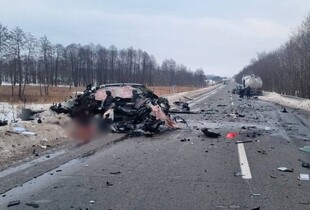 На трасі Київ-Ковель-Ягодин легковик влетів у вантажівку: подробиці смертельної ДТП (фото)