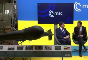 Європа платить за війну і має бути за столом переговорів щодо України - Сікорський