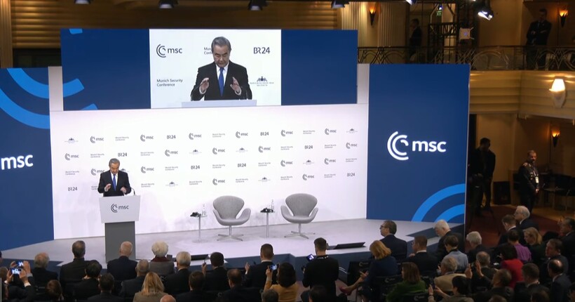 Китай про переговори щодо України: Європа повинна бути не в меню, а за столом