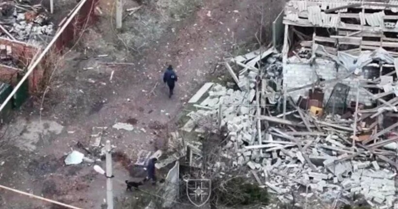 Росіяни намагаються просуватися в населених пунктах, переодягаючись у цивільний одяг - 