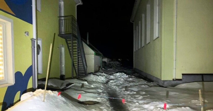 На Житомирщині у дитсадку сніг з даху травмував хлопчика: подробиці події