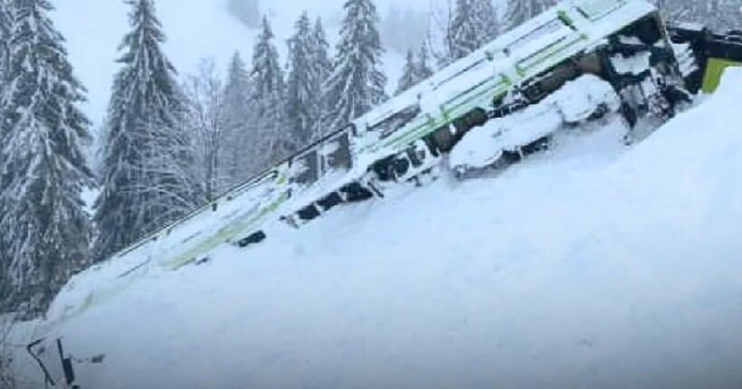 У Швейцарії лавина зійшла на поїзд: є постраждалі