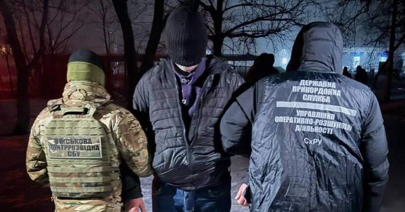 У Харкові затримали чоловіка, який за $10 000 обіцяв вирішити 