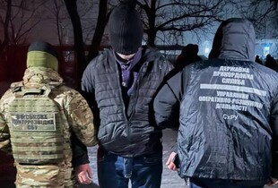 У Харкові затримали чоловіка, який за $10 000 обіцяв вирішити 