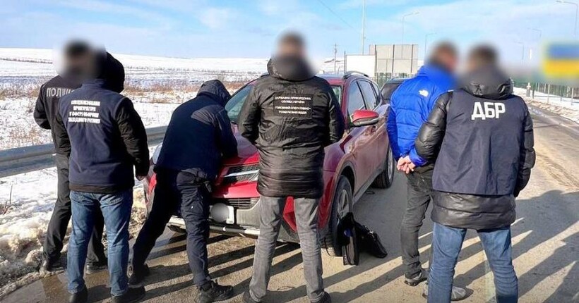 На Львівщині викрили схему виїзду за кордон за паспортами померлих - Офіс генпрокурора