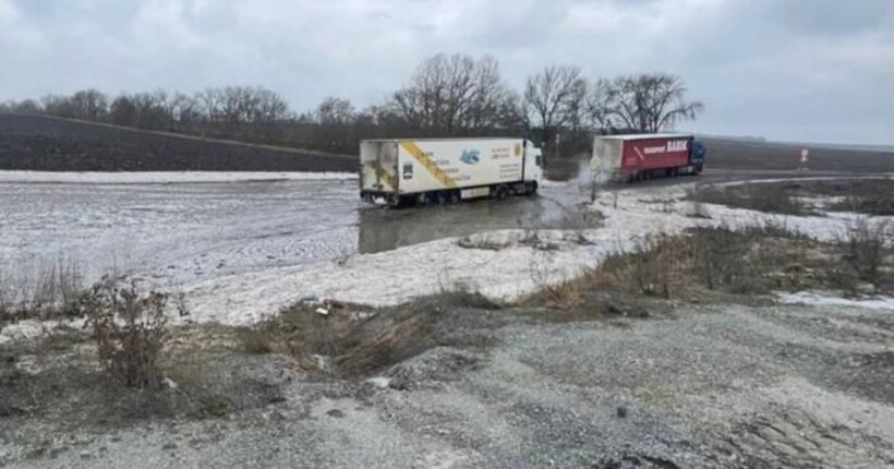 На Полтавщині через підтоплення перекривають трасу Н-31