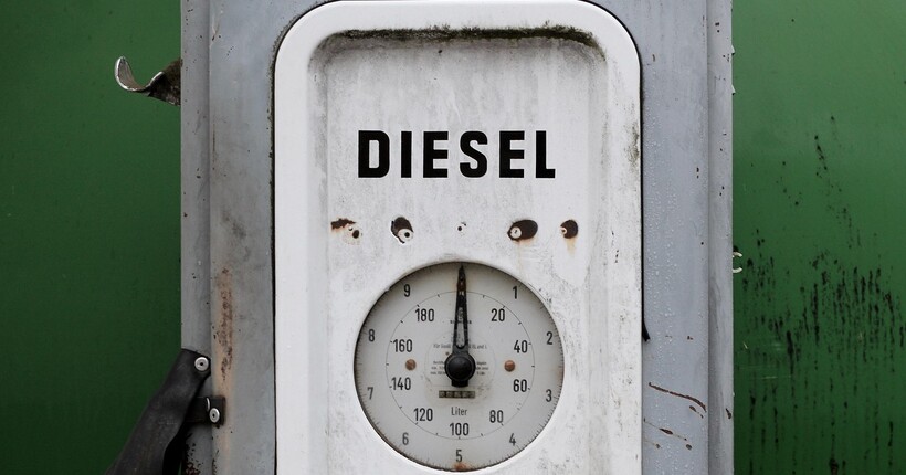 Експерт оцінив наслідки обмеження постачання дизеля зі Словаччини і Угорщини
