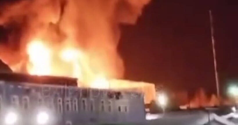 СБУ атакувала нафтобазу на Псковщині: виникла масштабна пожежа (відео)