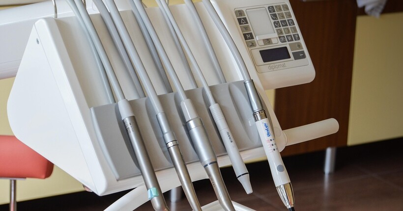 Уряд розширив безоплатне зубопротезування: які категорії українців додали