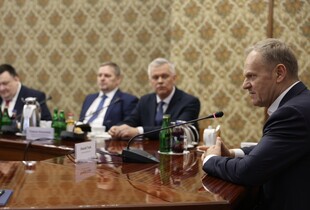 Туск закликав поляків терміново залишити Іран: За кілька годин можливості може більше не бути