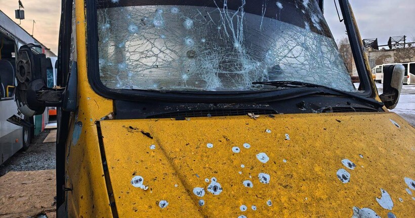 У Херсоні російський дрон атакував маршрутку: постраждали три людини