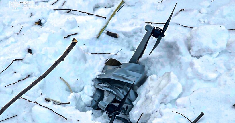 Російський безпілотник атакував цивільний автомобіль у Сумській області: є поранені та загиблі