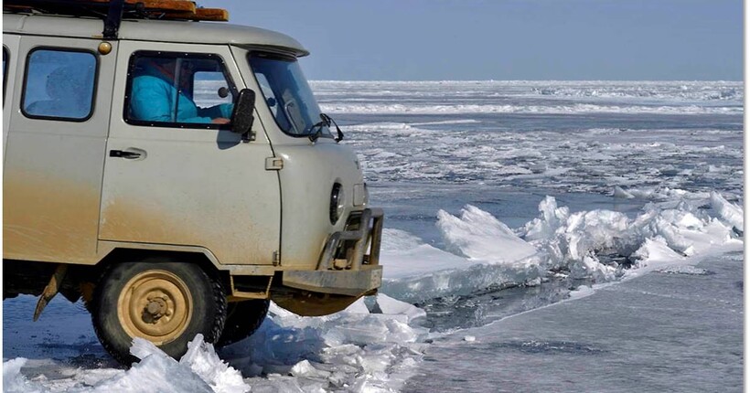 На Байкалі під лід провалилася 