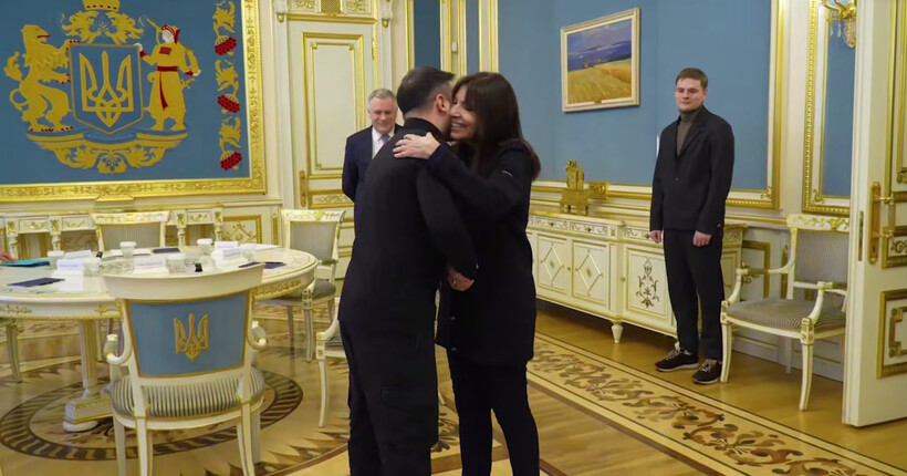 Зеленський зустрівся з мером Парижа Ідальго: Франція передала потужні генератори