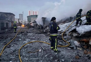 Обстріл Київщини: є поранена, з-під завалів врятували вісьмох людей