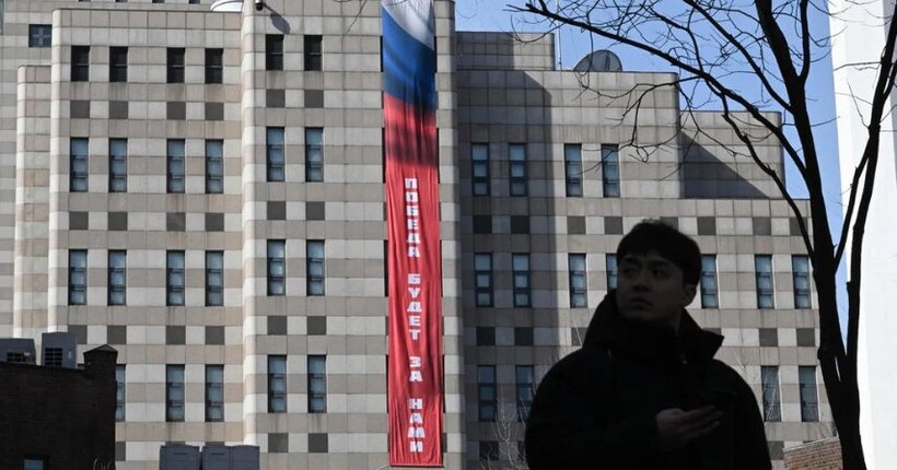 Посольство рф у Південній Кореї зняло пропагандистський банер з фасаду дипустанови