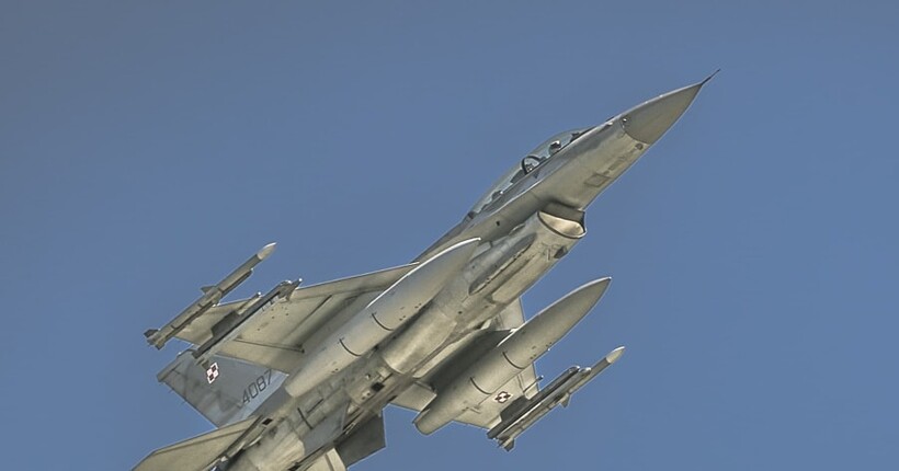 Польща підняла винищувачі та привела ППО у бойову готовність через обстріл рф