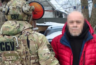 СБУ та поліція затримали чотирьох ділків, які торгували трофейною зброєю