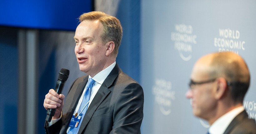 Президент Давоського форуму подав у відставку через зв’язки з Епштейном