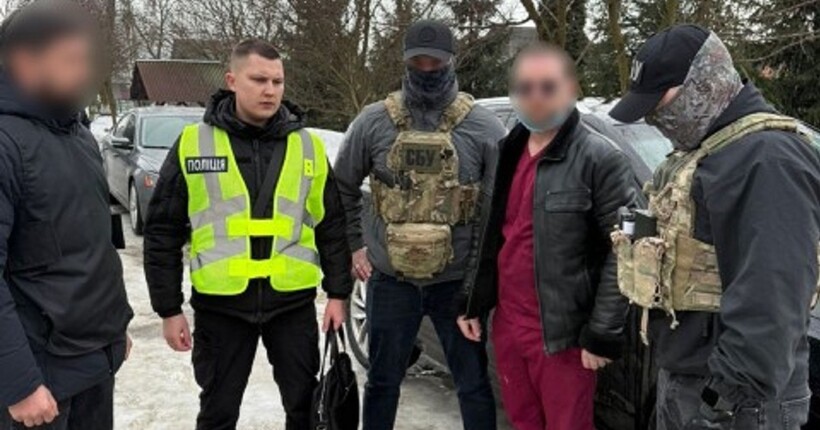 На Вінниччині лікарі організували схему з оформлення інвалідності: вилучено понад $200 000 готівки