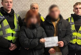 У Києві затримали 16-річну дівчину та 19-річного хлопця, які підпалили три автівки Tesla