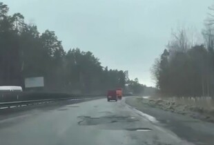 Ямковий ремонт вже почався: Кулеба обіцяє привести дороги до ладу за півроку 