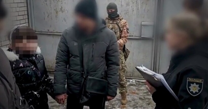 Морили голодом і садили на ланцюг: в Дніпрі викрили катування дітей у дитбудинку сімейного типу