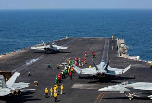 Іран заявив про удар по авіаносцю USS Abraham Lincoln: в США відреагували