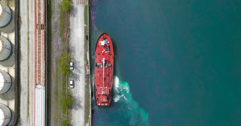 Конфлікт на Близькому Сході: нафта різко подорожчала через атаки на танкери