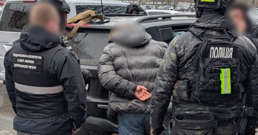 У Києві затримали військового тероборони, який вимагав $13 000 за службу в тилу
