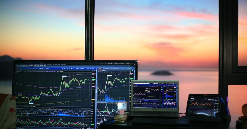 Світові ринки лихоманить: акції і облігації просіли на тлі війни з Іраном